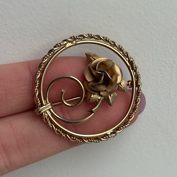 Estate Jewelry - Vintage Gold Fill Floral Rose Leaf Brooch Pin